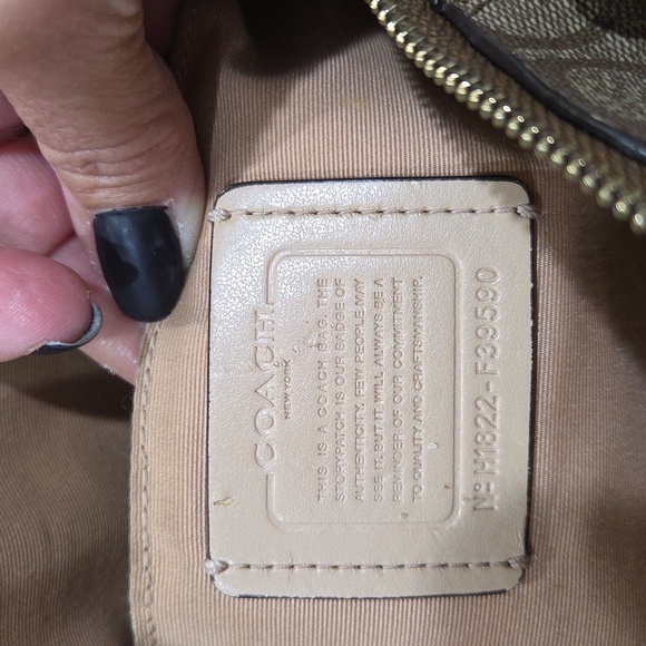 COACH Lightweight Kelsey Signature Satchel Light Brown - Picture 7 of 10